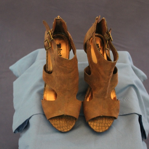 Unlisted wedge/platform fall shoes - Picture 9 of 9